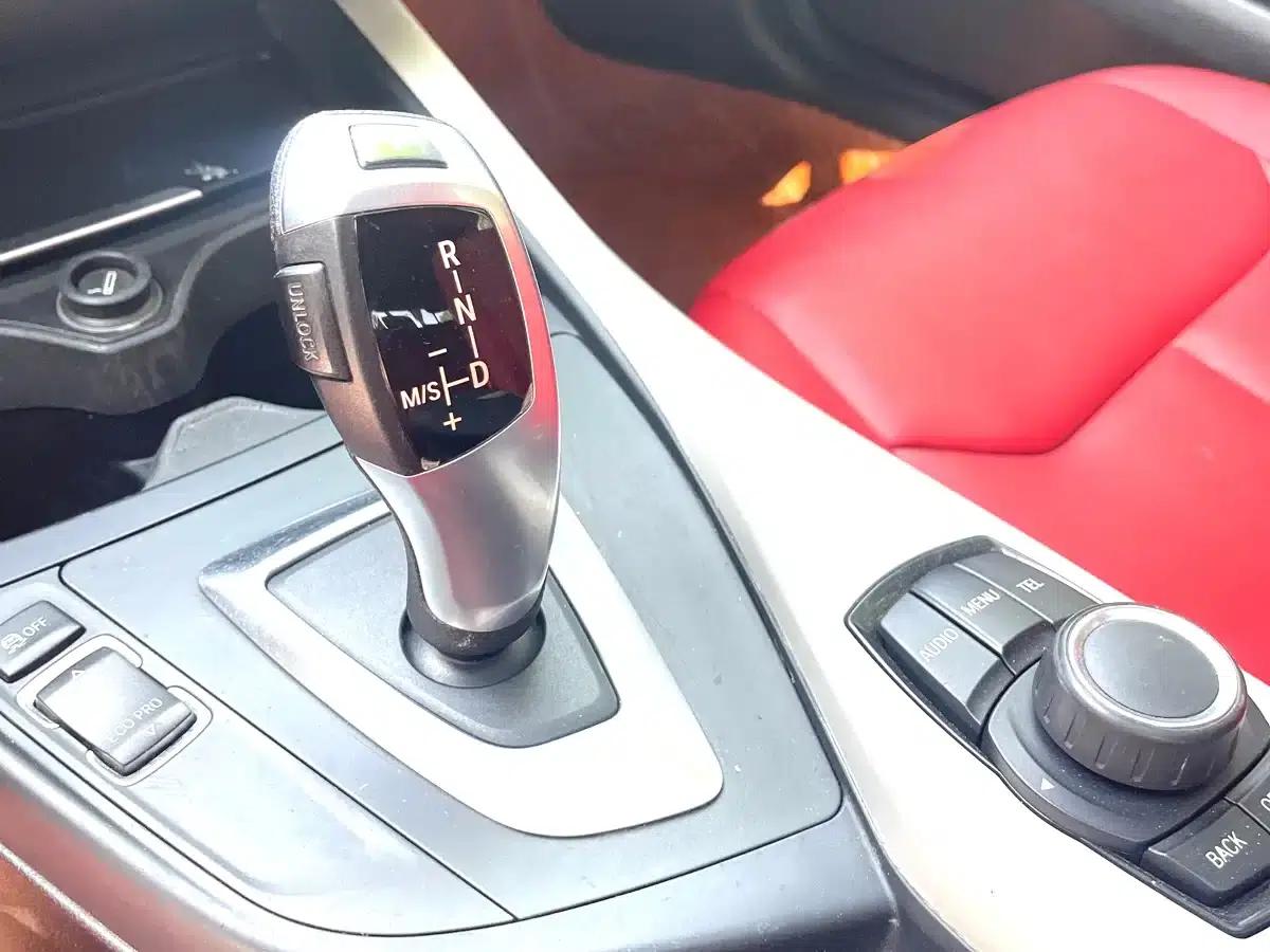 2015 BMW 1 Series Imported Model 118i Leading Edition — миниатюра 19