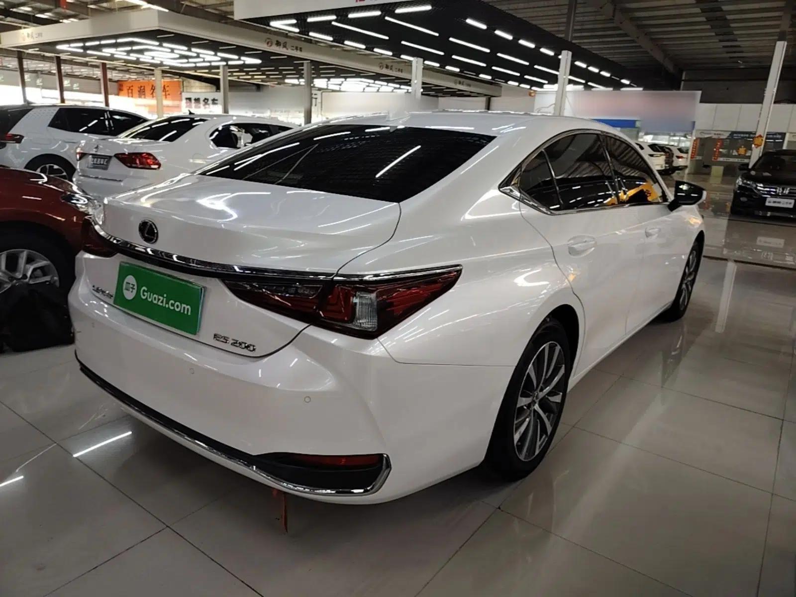 Lexus ES 2020 200 Excellence Edition — миниатюра 6