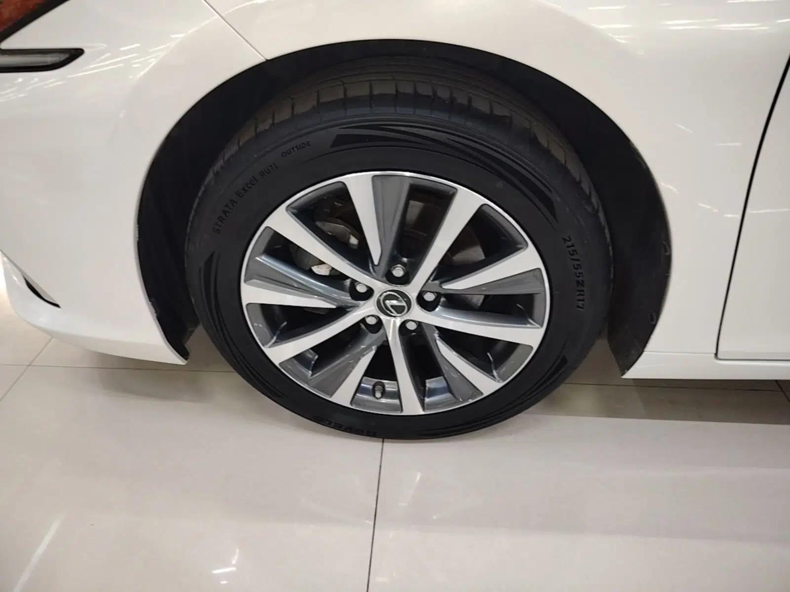 Lexus ES 2020 200 Excellence Edition — миниатюра 10