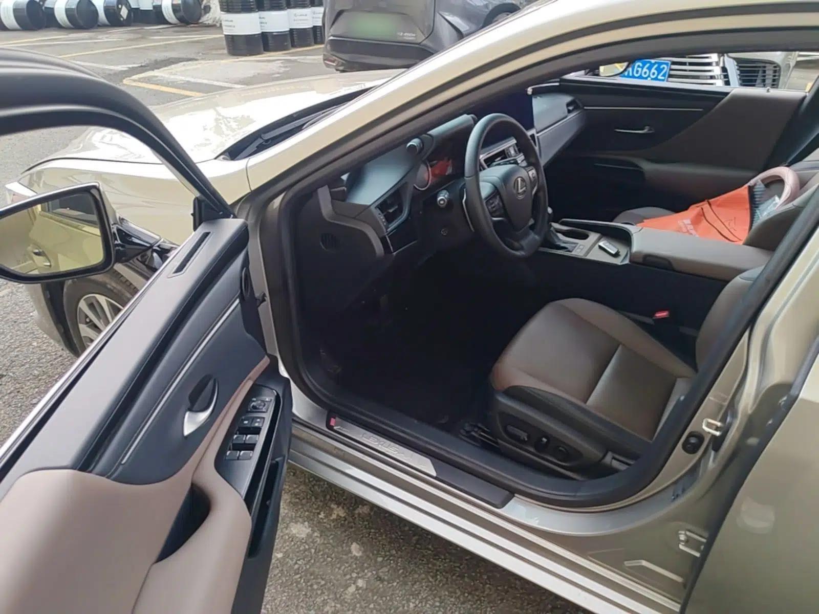 Lexus ES 2023 200 Excellence Edition — миниатюра 23