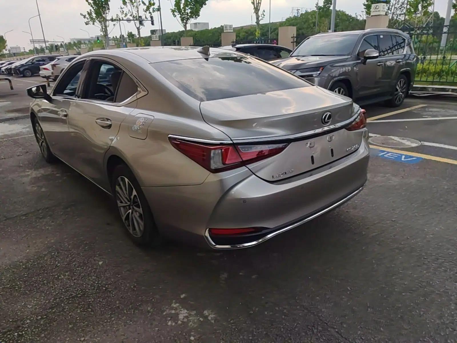 Lexus ES 2023 200 Excellence Edition — миниатюра 4