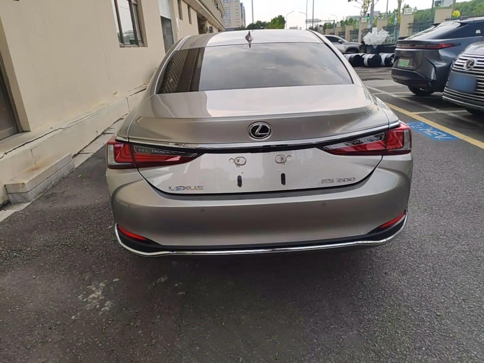 Lexus ES 2023 200 Excellence Edition — миниатюра 5