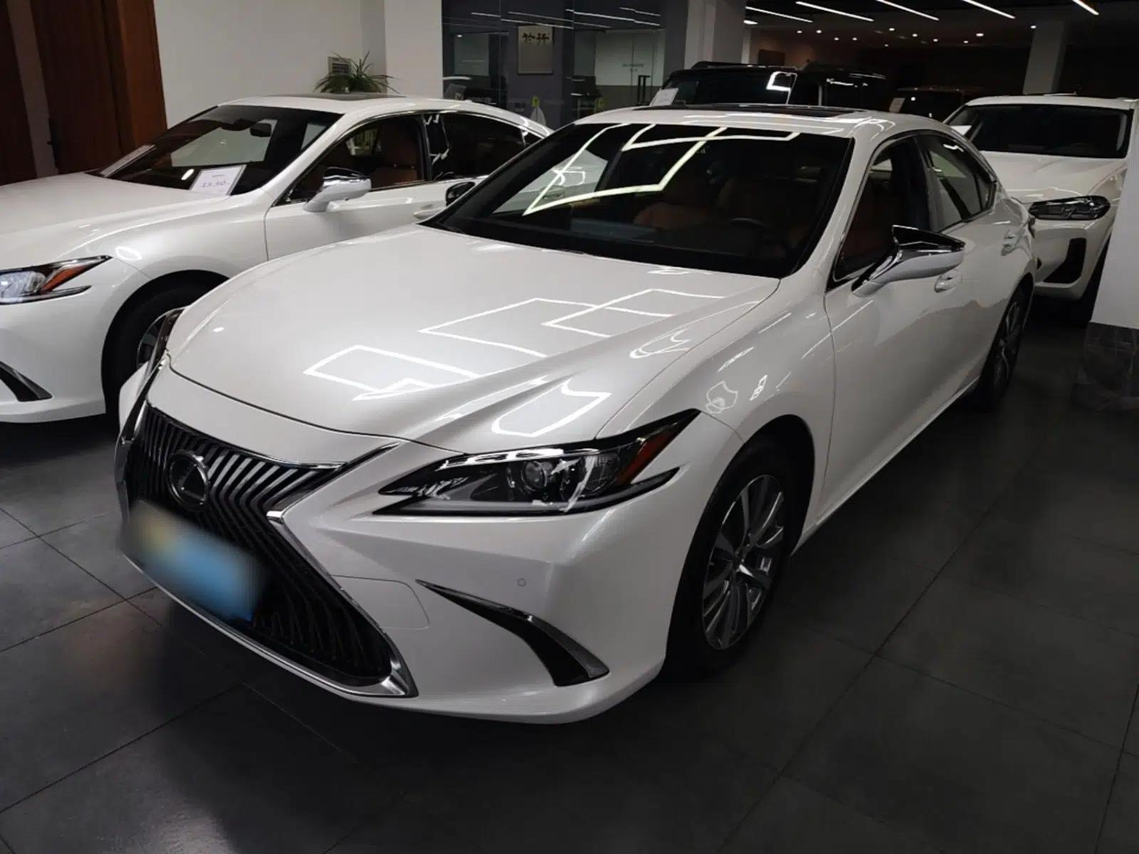 Lexus ES 2020 200 Excellence Edition — миниатюра 1
