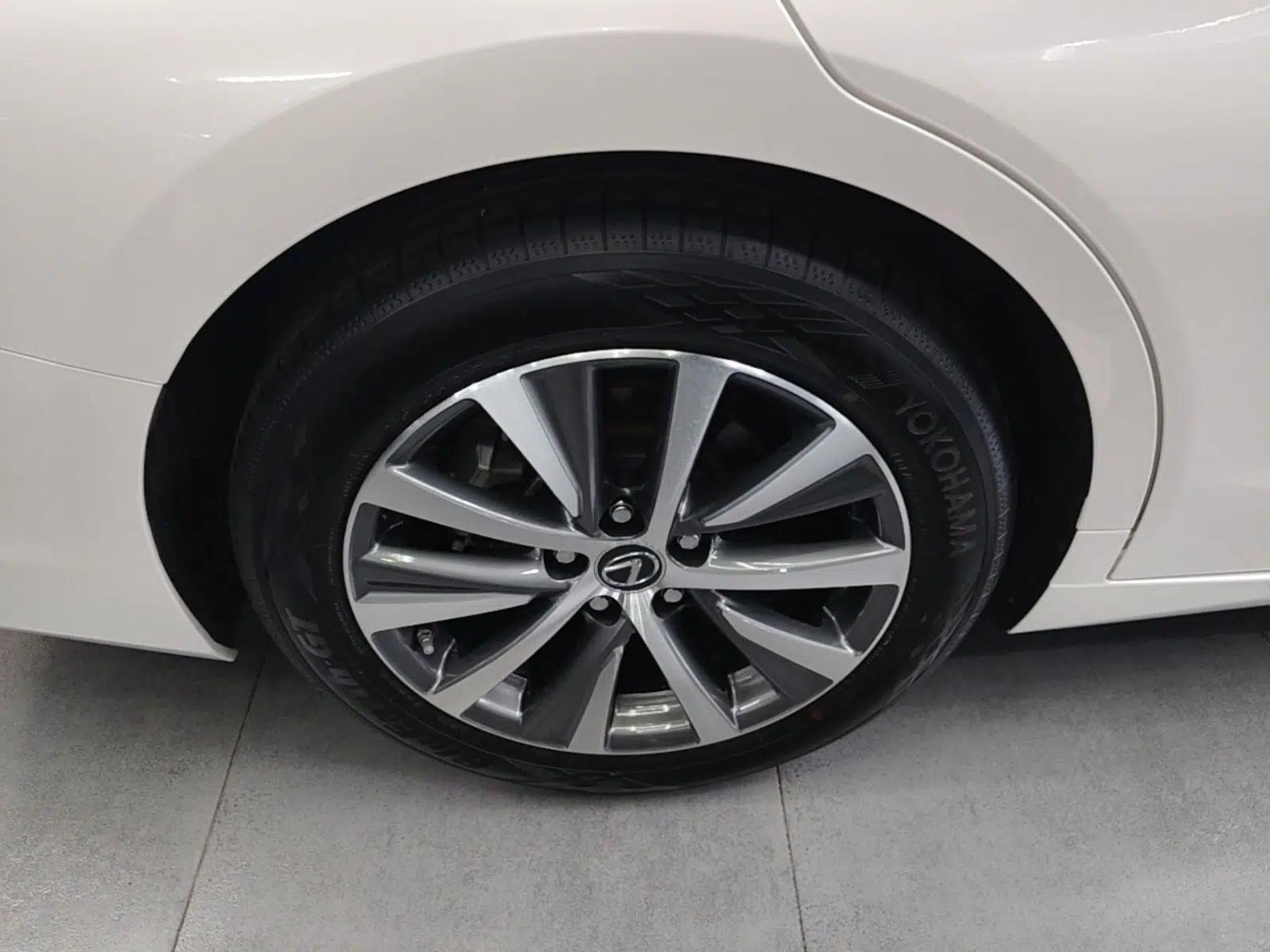 Lexus ES 2020 200 Excellence Edition — миниатюра 11
