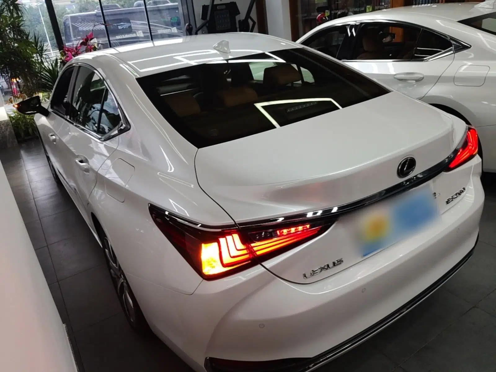 Lexus ES 2020 200 Excellence Edition — миниатюра 4
