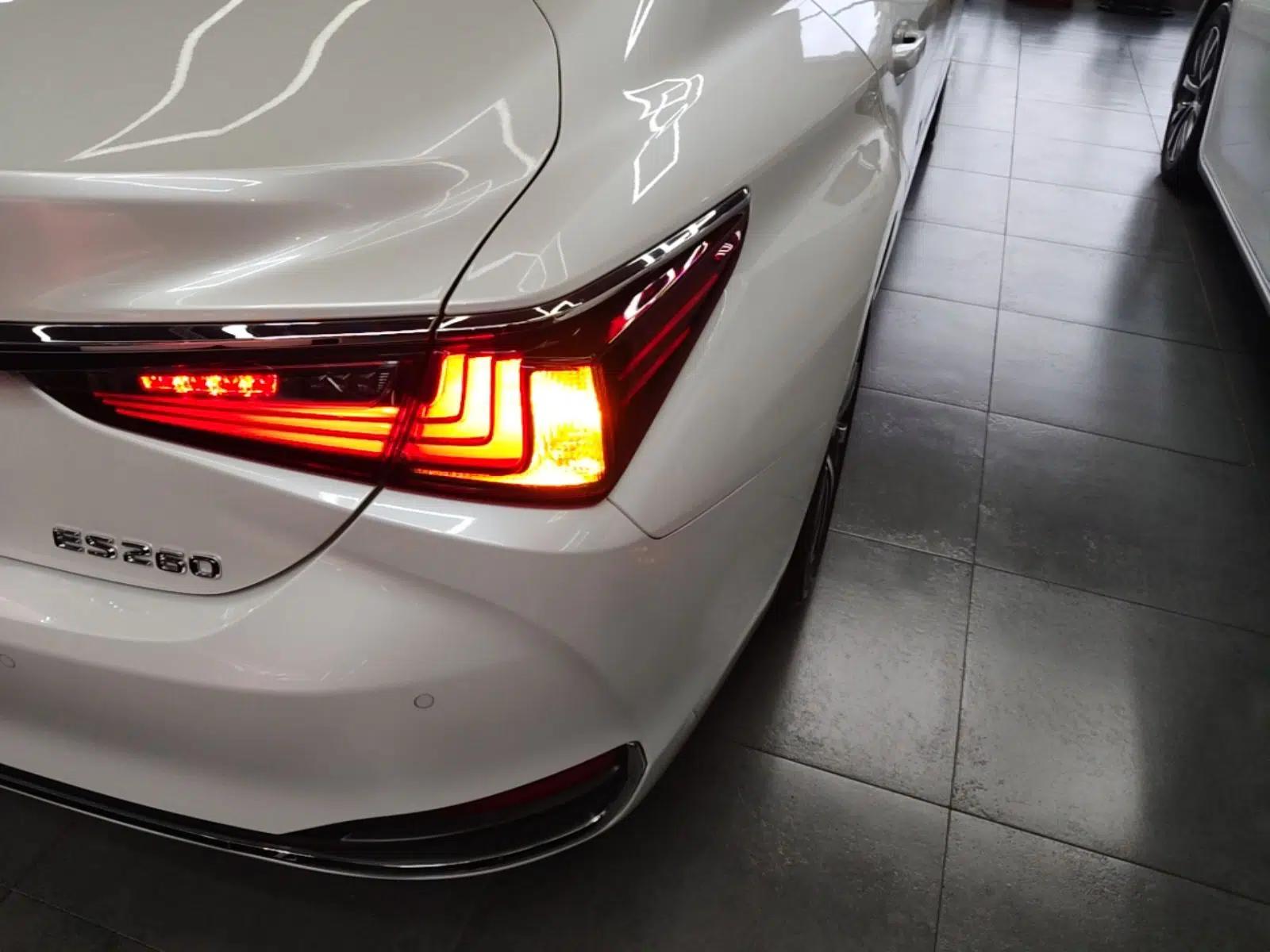 Lexus ES 2020 200 Excellence Edition — миниатюра 9