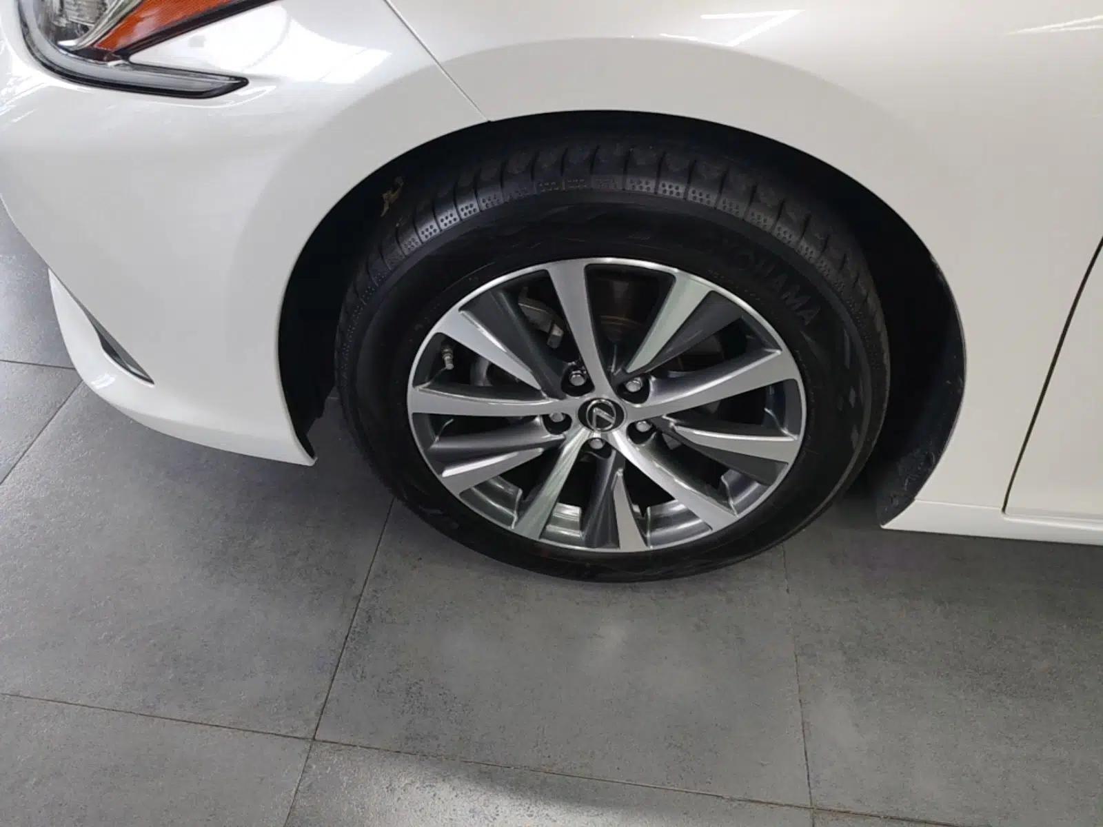 Lexus ES 2020 200 Excellence Edition — миниатюра 10