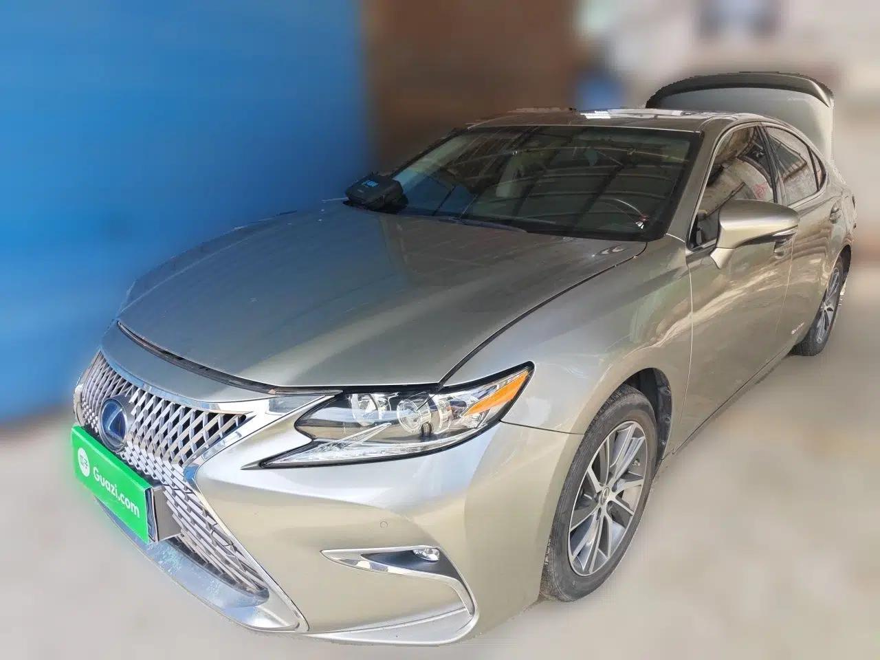 Lexus ES 2015 300h Comfort Edition — миниатюра 1