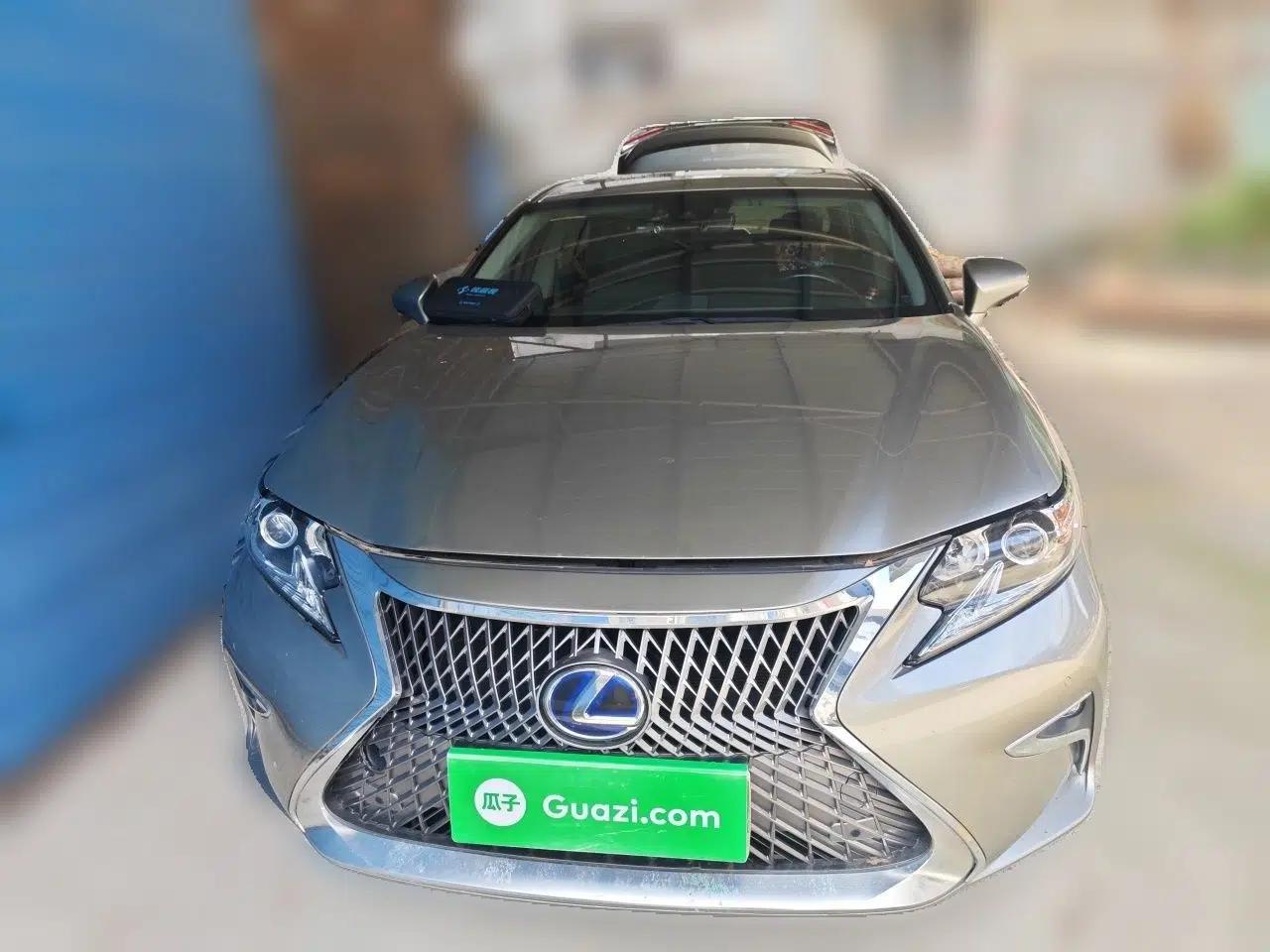 Lexus ES 2015 300h Comfort Edition — миниатюра 2