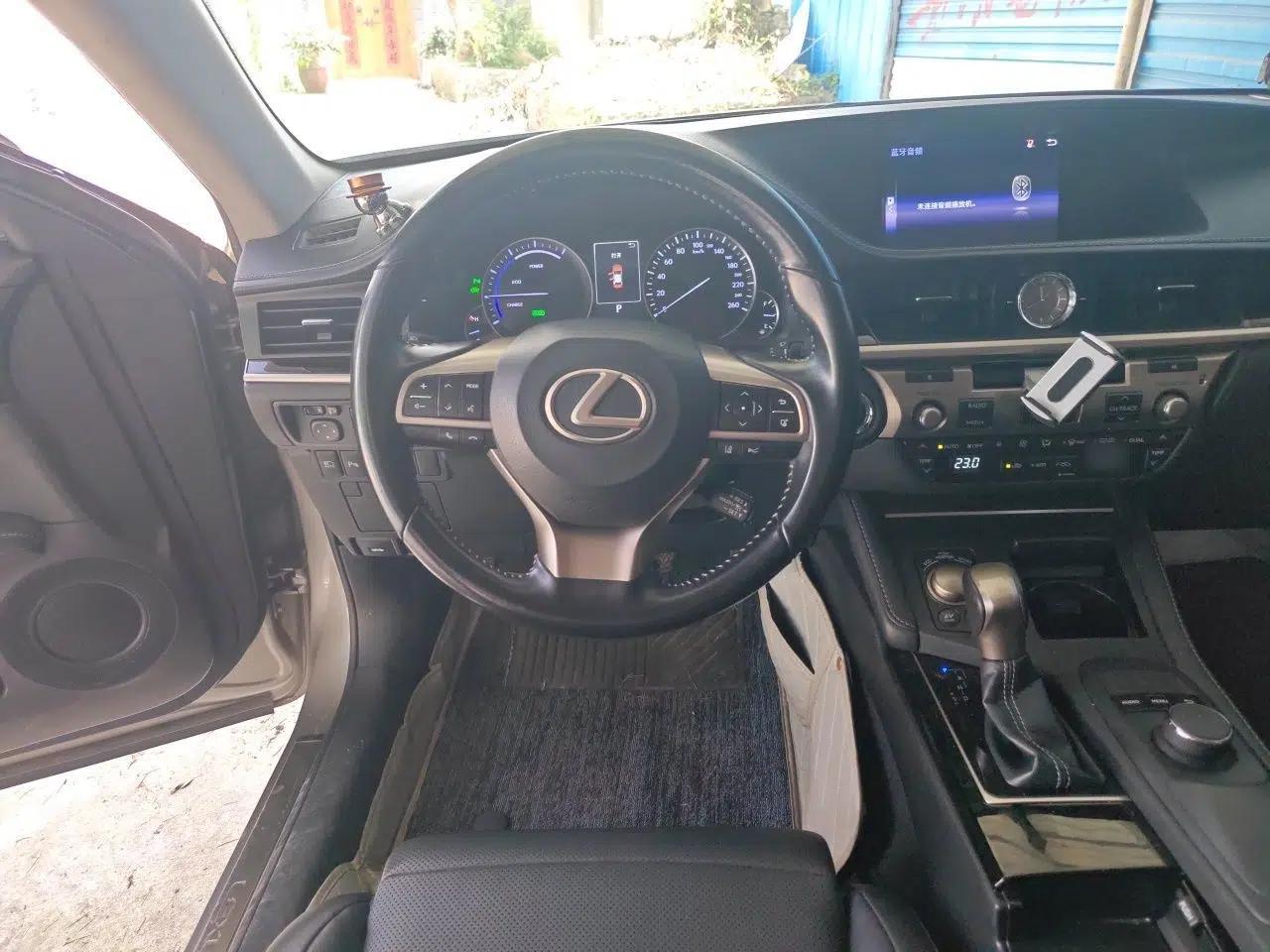 Lexus ES 2015 300h Comfort Edition — миниатюра 10