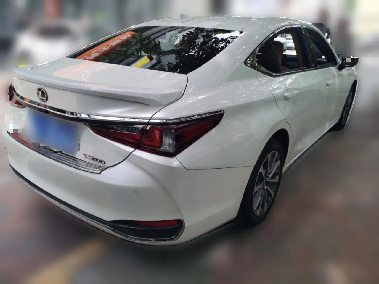 Lexus ES 2023 200 Excellence Edition — миниатюра 6
