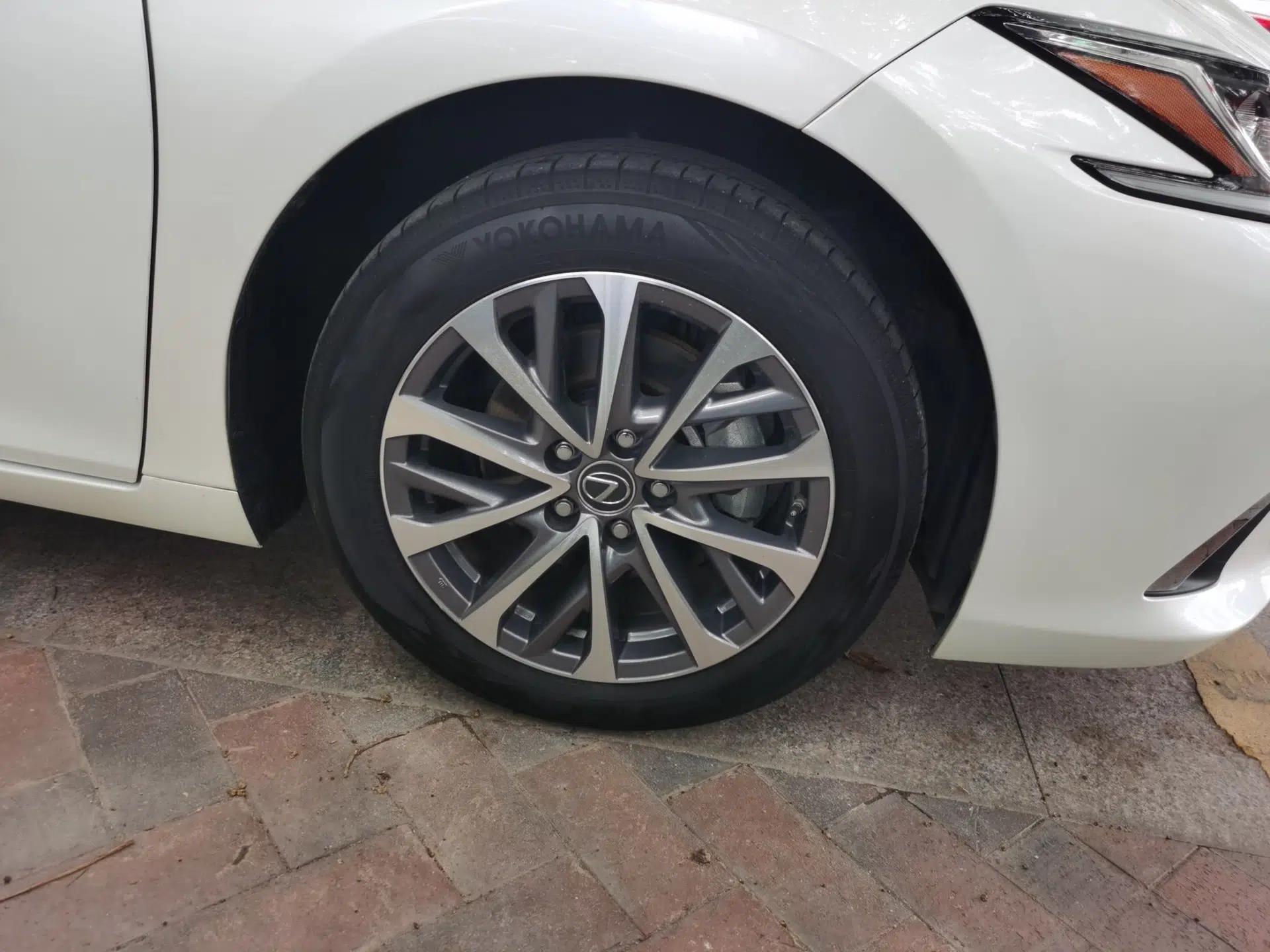 Lexus ES 2023 200 Excellence Edition — миниатюра 8