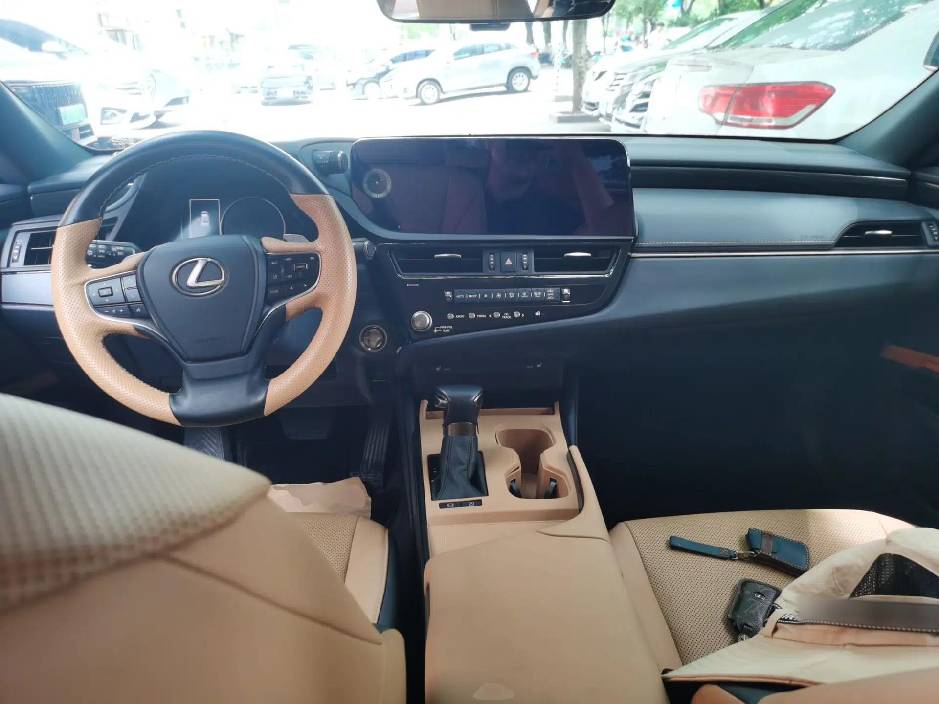 Lexus ES 2023 200 Excellence Edition — миниатюра 9