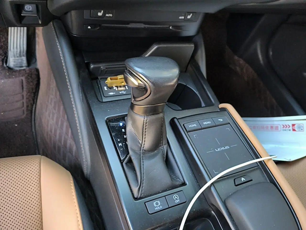 Lexus ES 2021 200 Excellence Edition — миниатюра 14