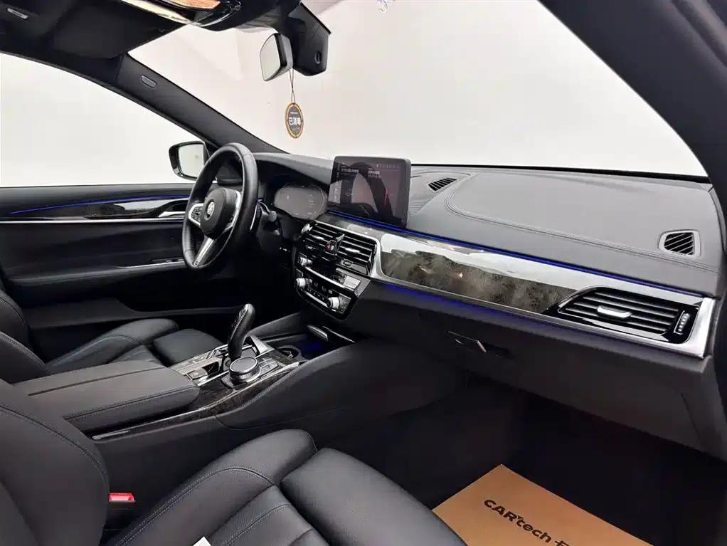 2021 BMW 6 Series GT 630i M Sport Package — миниатюра 11