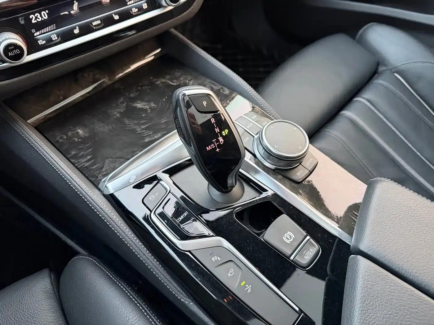 2019 BMW 6 Series GT 630i M Sport Package — миниатюра 13
