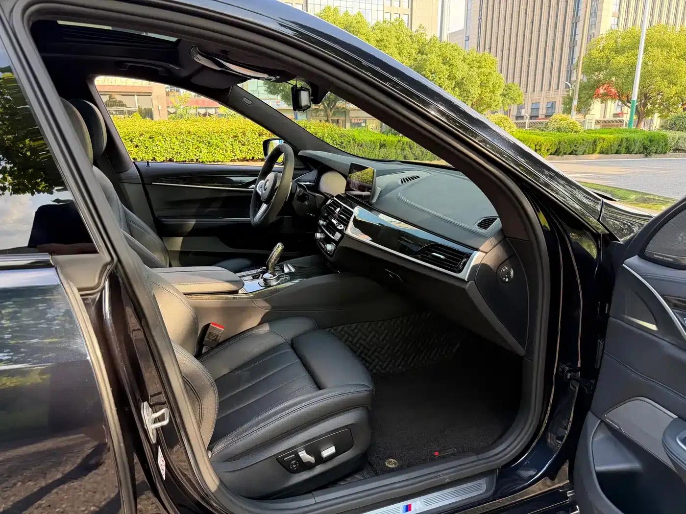 2020 BMW 6 Series GT 630i M Sport Package — миниатюра 10