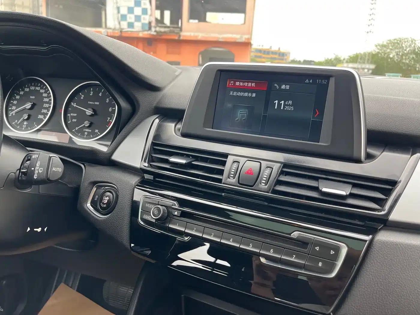 2016 BMW 2 Series Gran Tourer 218i Leading Edition — миниатюра 11