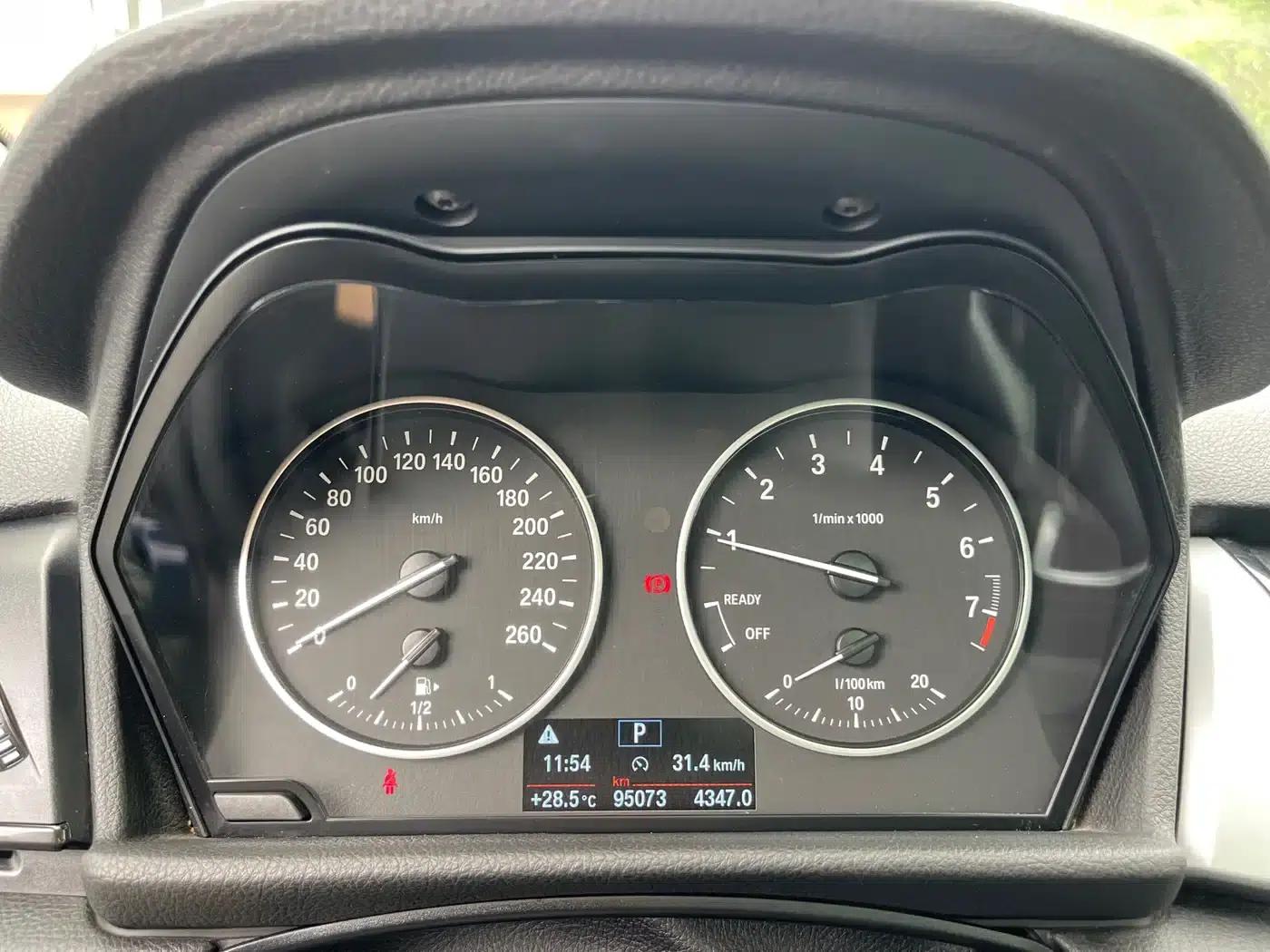 2016 BMW 2 Series Gran Tourer 218i Leading Edition — миниатюра 8