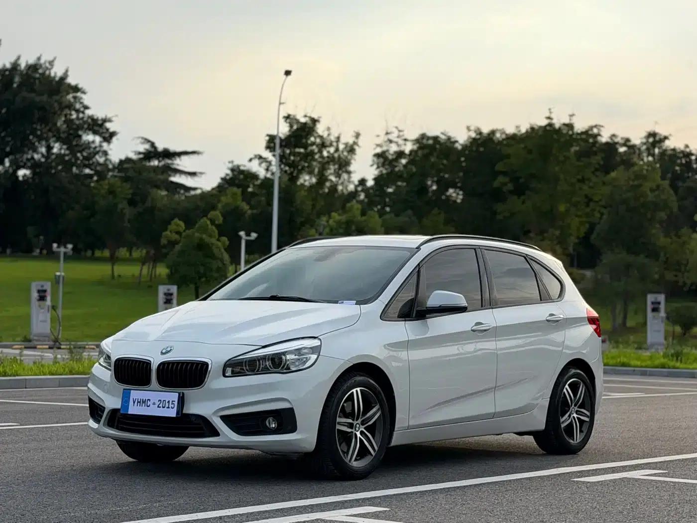 2016 BMW 2 Series Gran Tourer 218i Sport Design Package — миниатюра 1
