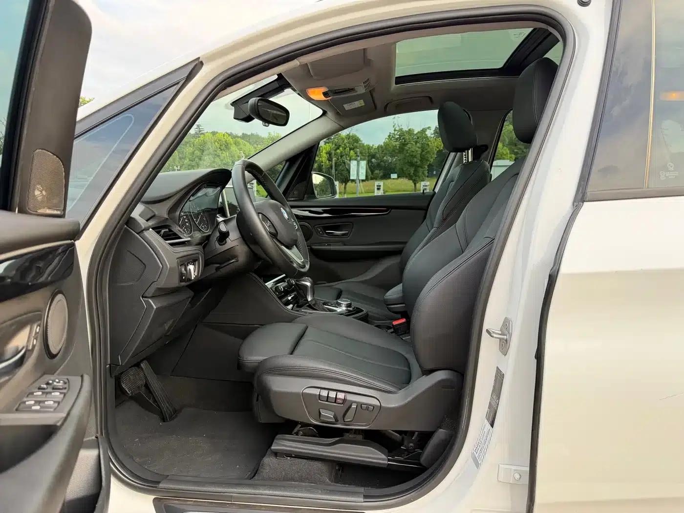 2016 BMW 2 Series Gran Tourer 218i Sport Design Package — миниатюра 5