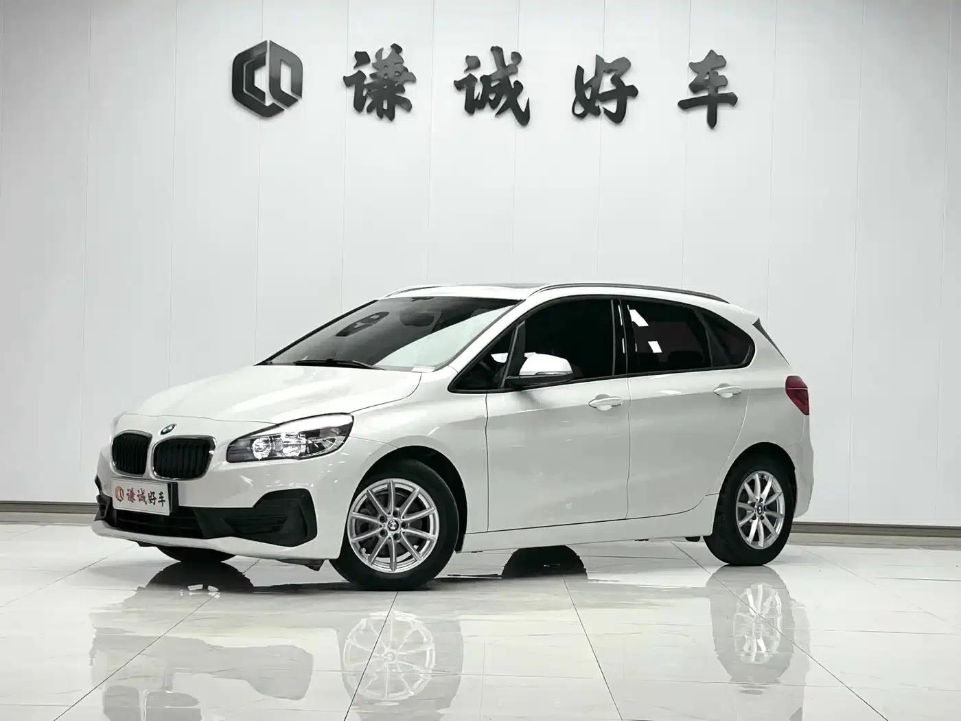 2016 BMW 2 Series Gran Tourer 218i Leading Edition — миниатюра 1