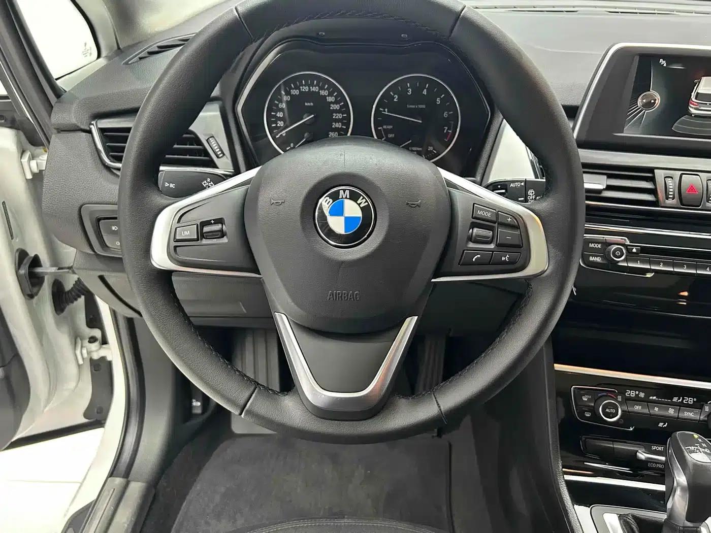 2016 BMW 2 Series Gran Tourer 218i Leading Edition — миниатюра 11