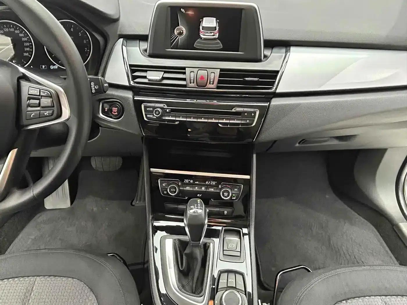 2016 BMW 2 Series Gran Tourer 218i Leading Edition — миниатюра 12