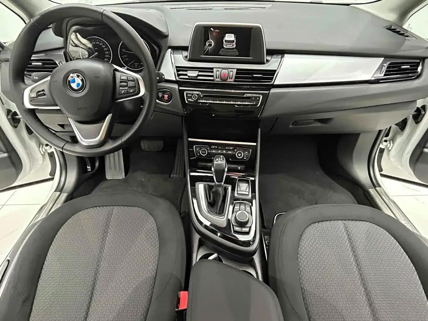 2016 BMW 2 Series Gran Tourer 218i Leading Edition — миниатюра 13
