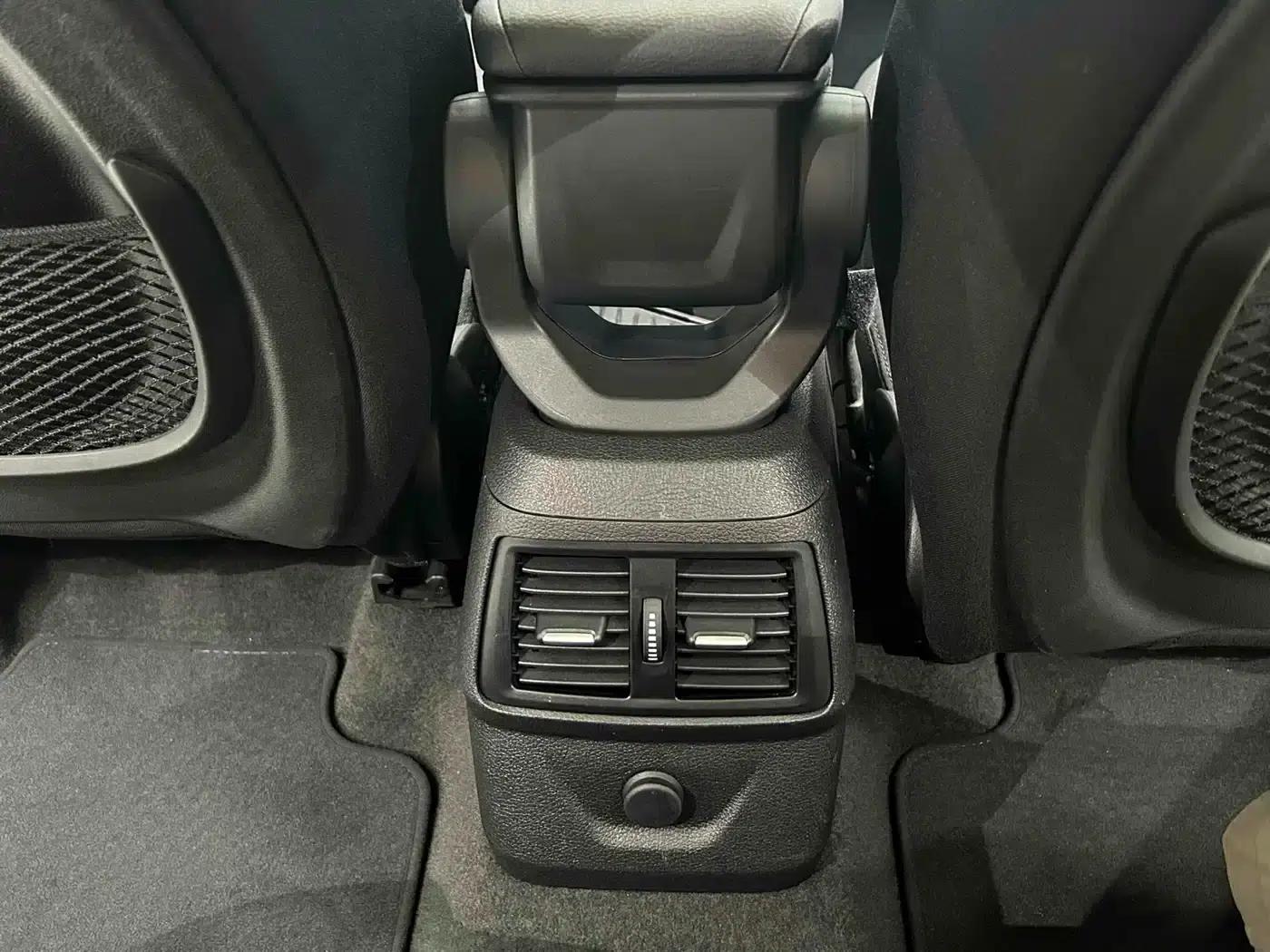 2016 BMW 2 Series Gran Tourer 218i Leading Edition — миниатюра 14