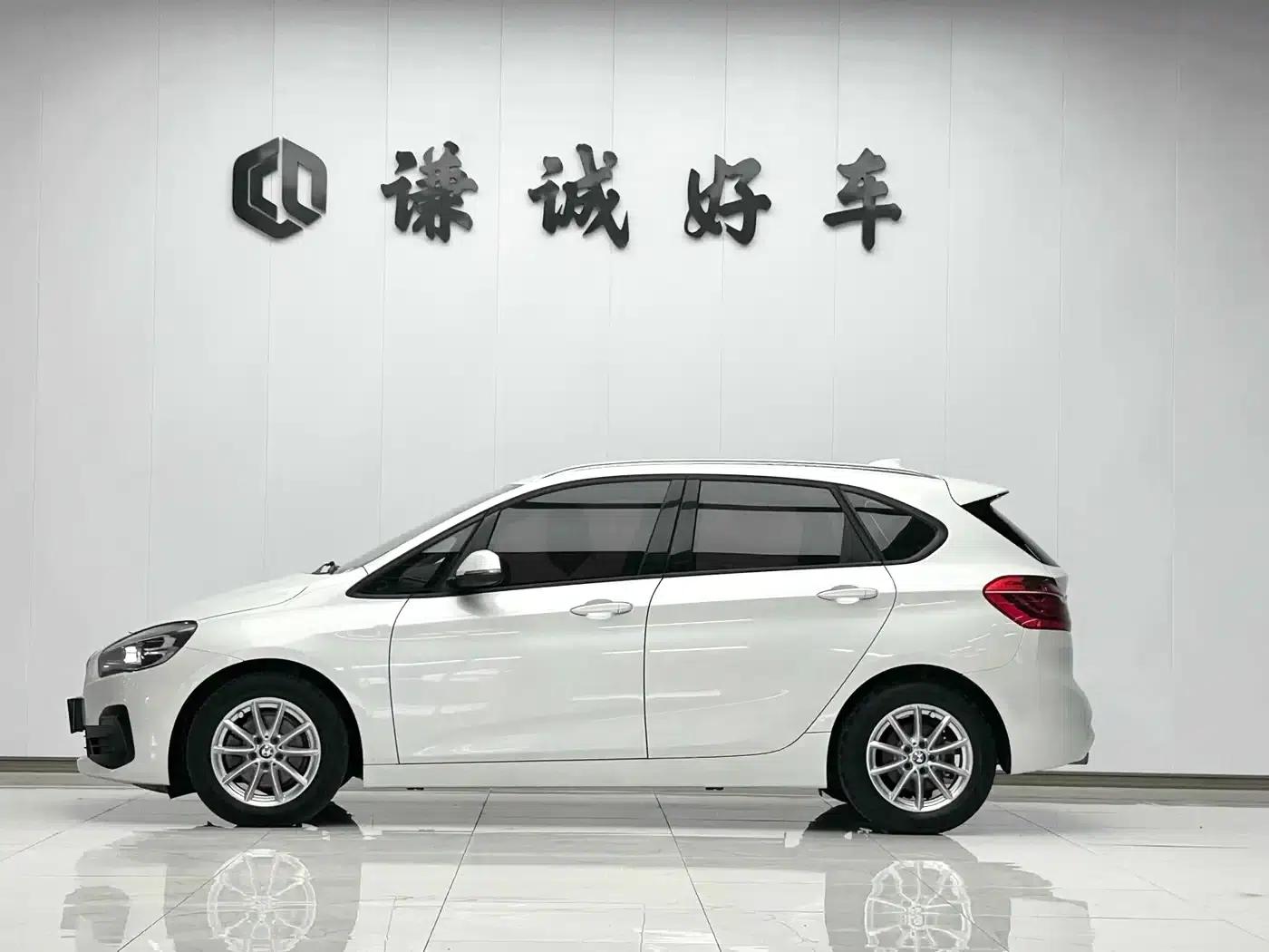 2016 BMW 2 Series Gran Tourer 218i Leading Edition — миниатюра 6