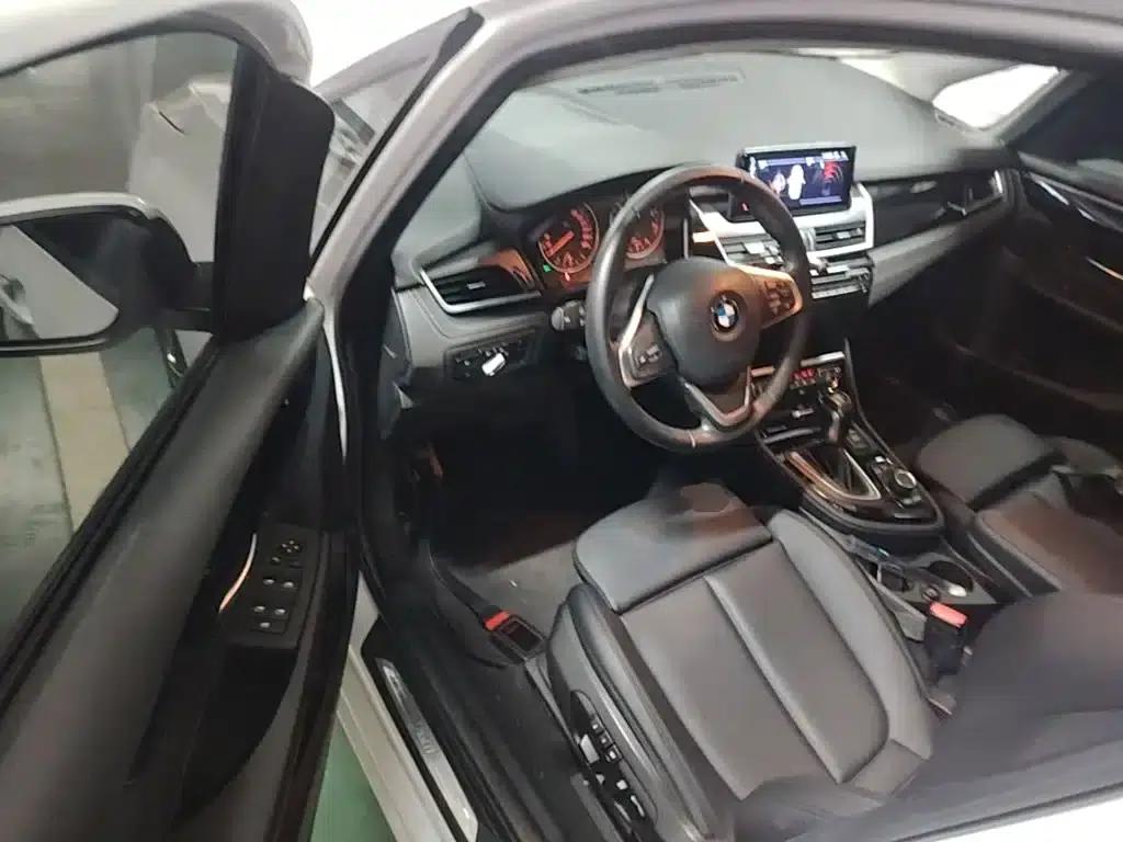 2016 BMW 2 Series Gran Tourer 218i Sport Design Package — миниатюра 16