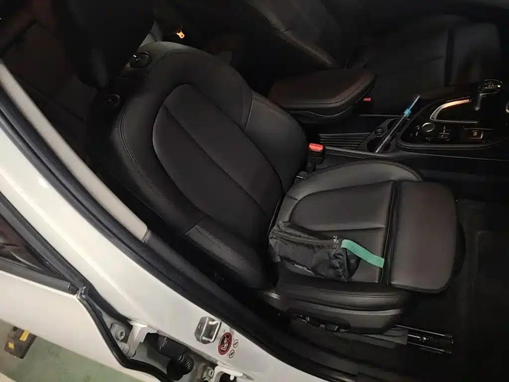 2016 BMW 2 Series Gran Tourer 218i Sport Design Package — миниатюра 25