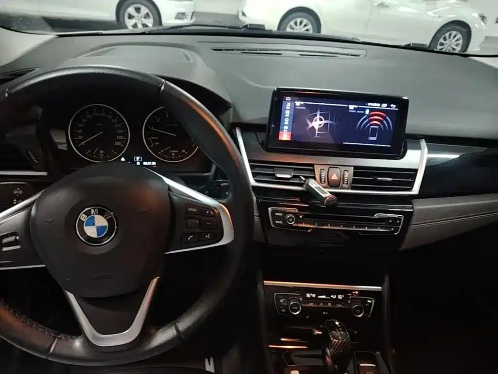 2016 BMW 2 Series Gran Tourer 218i Sport Design Package — миниатюра 10