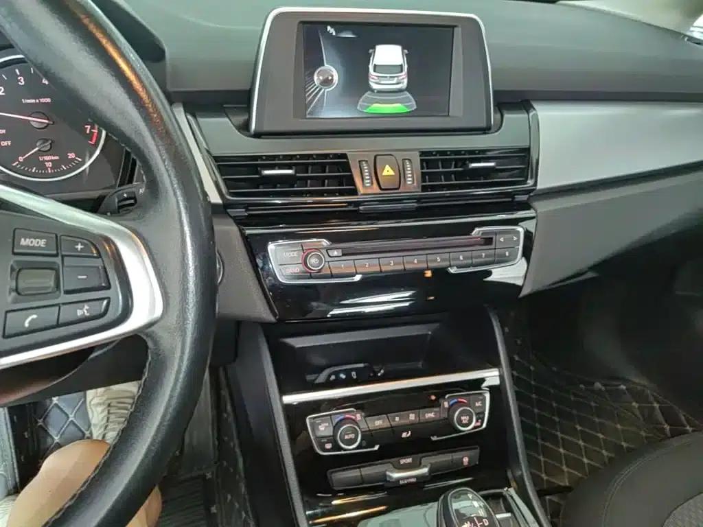 2016 BMW 2 Series Gran Tourer 218i Leading Edition — миниатюра 13