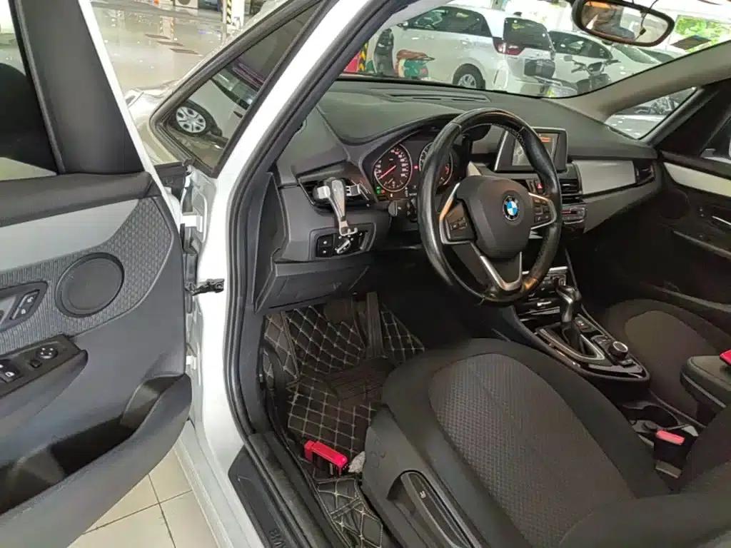 2016 BMW 2 Series Gran Tourer 218i Leading Edition — миниатюра 16