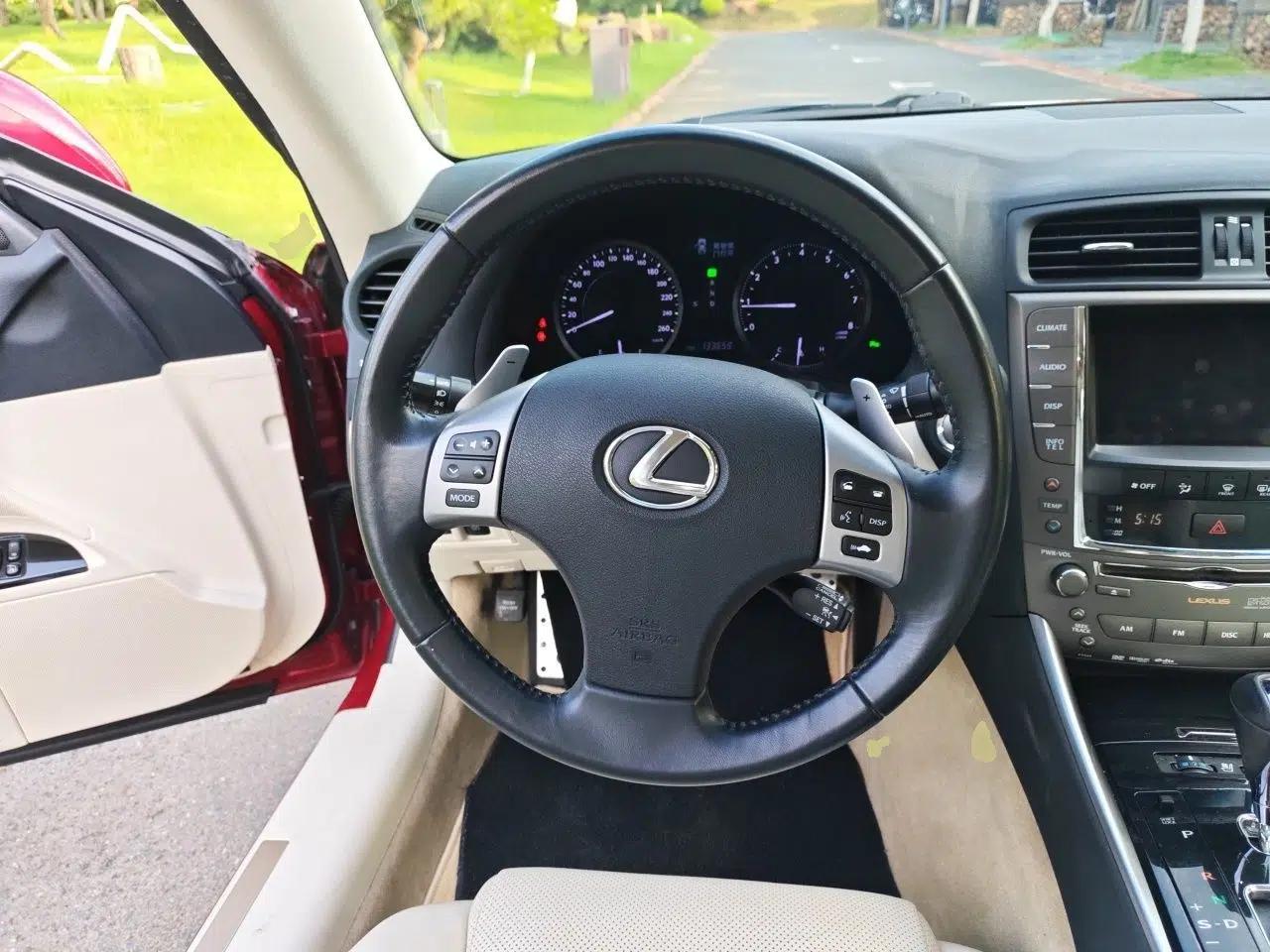 Lexus IS 2011 250C — миниатюра 10