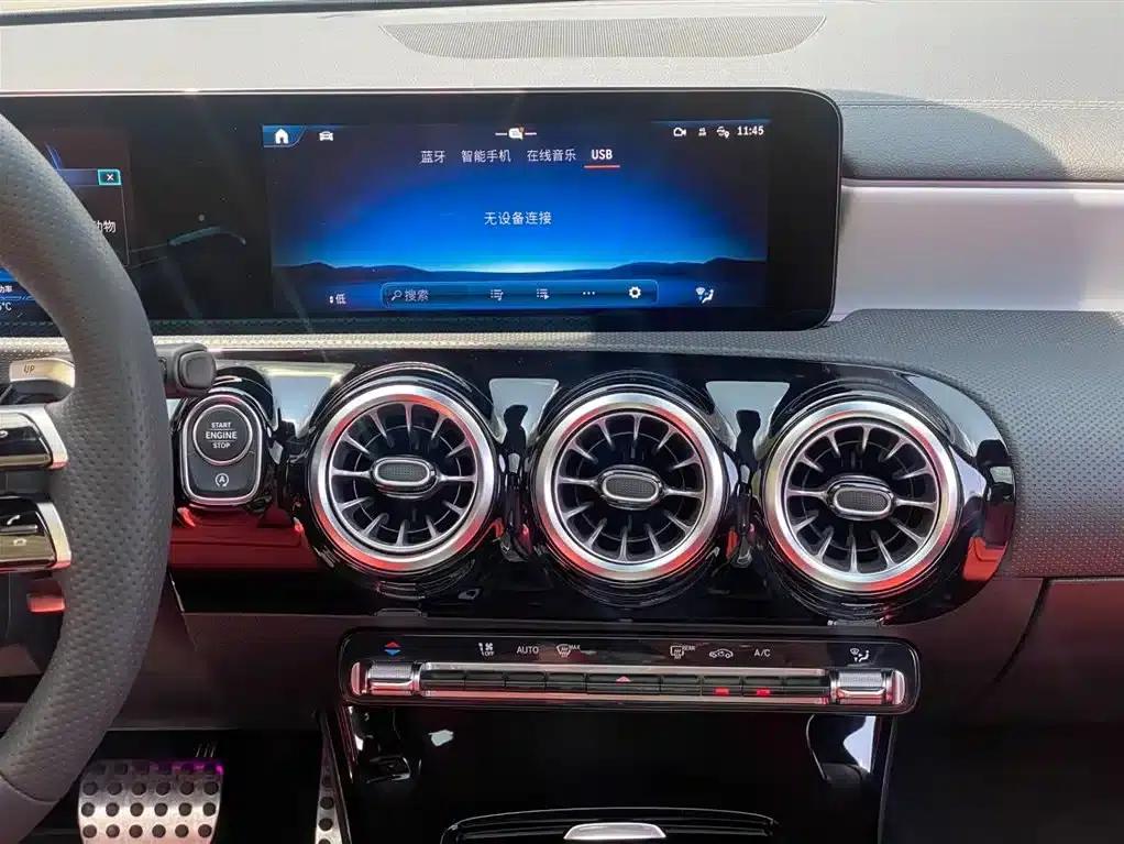 2023 Mercedes-Benz A-Class AMG A 35 L 4MATIC — миниатюра 25