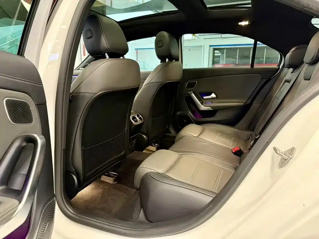 2022 Mercedes-Benz A-Class AMG A 35 L 4MATIC — миниатюра 11