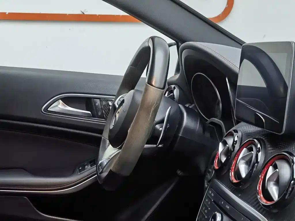 Imported 2017 Mercedes-Benz A-Class AMG A 45 4MATIC — миниатюра 22