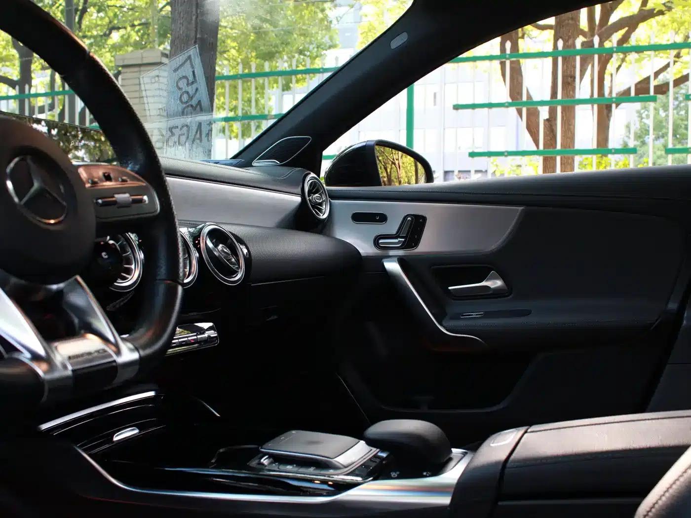 Imported 2020 Mercedes-Benz A-Class AMG A 35 4MATIC — миниатюра 13