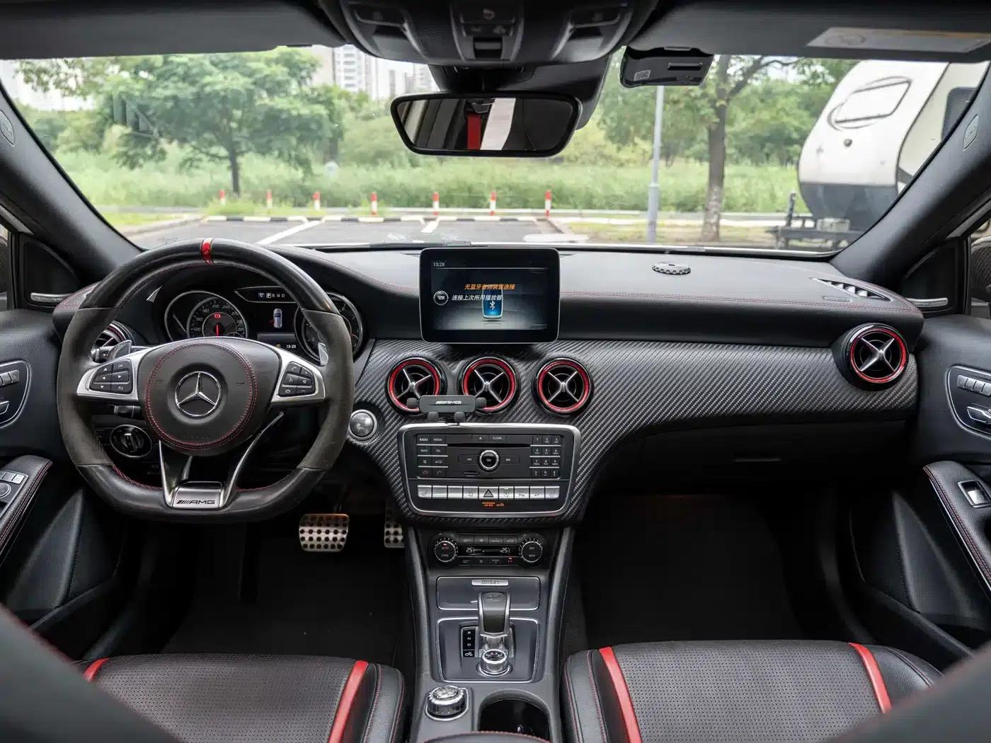 Imported 2016 Mercedes-Benz A-Class AMG A 45 4MATIC — миниатюра 19