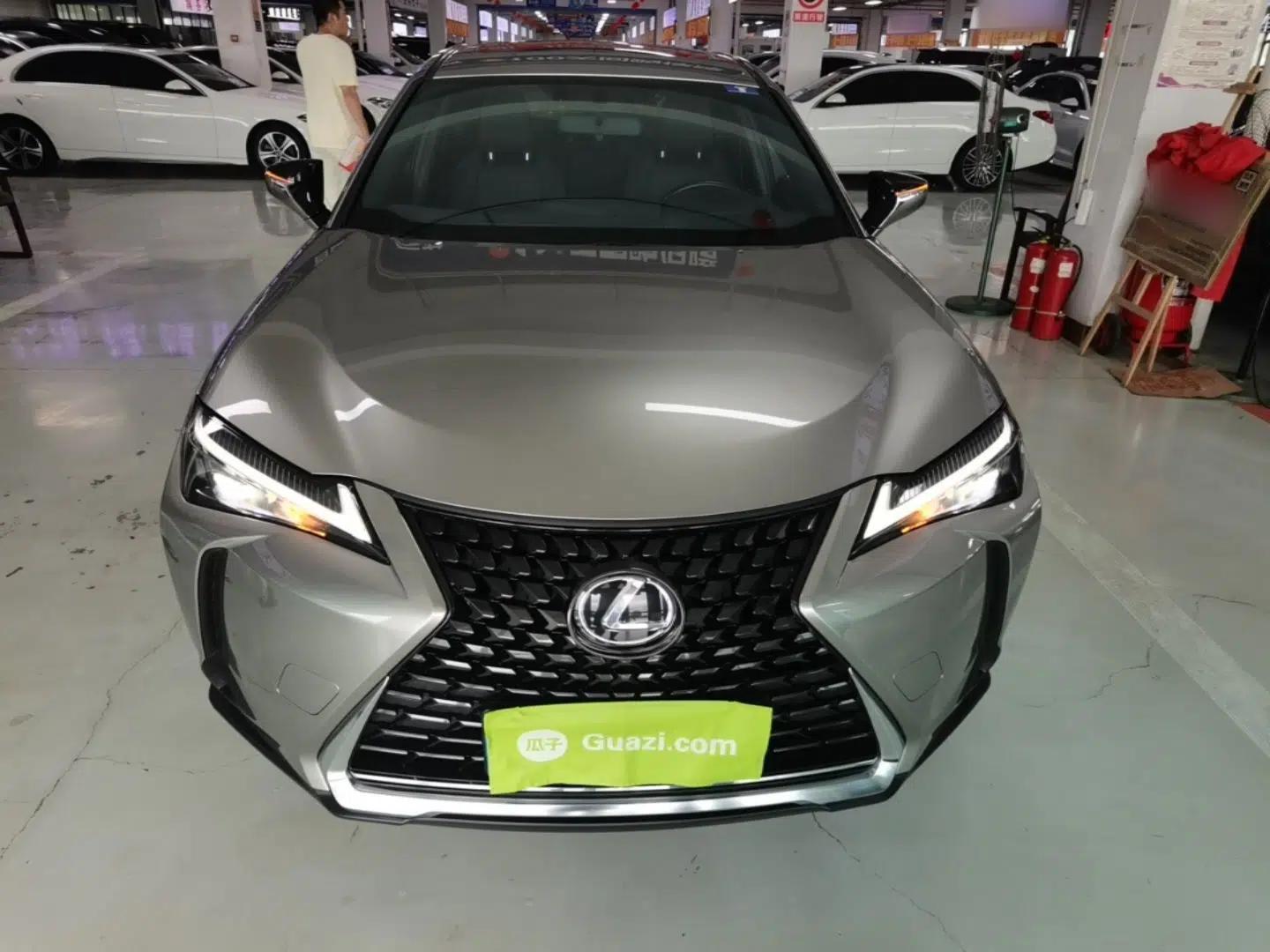 Lexus UX 2020 200 Special Edition — миниатюра 2