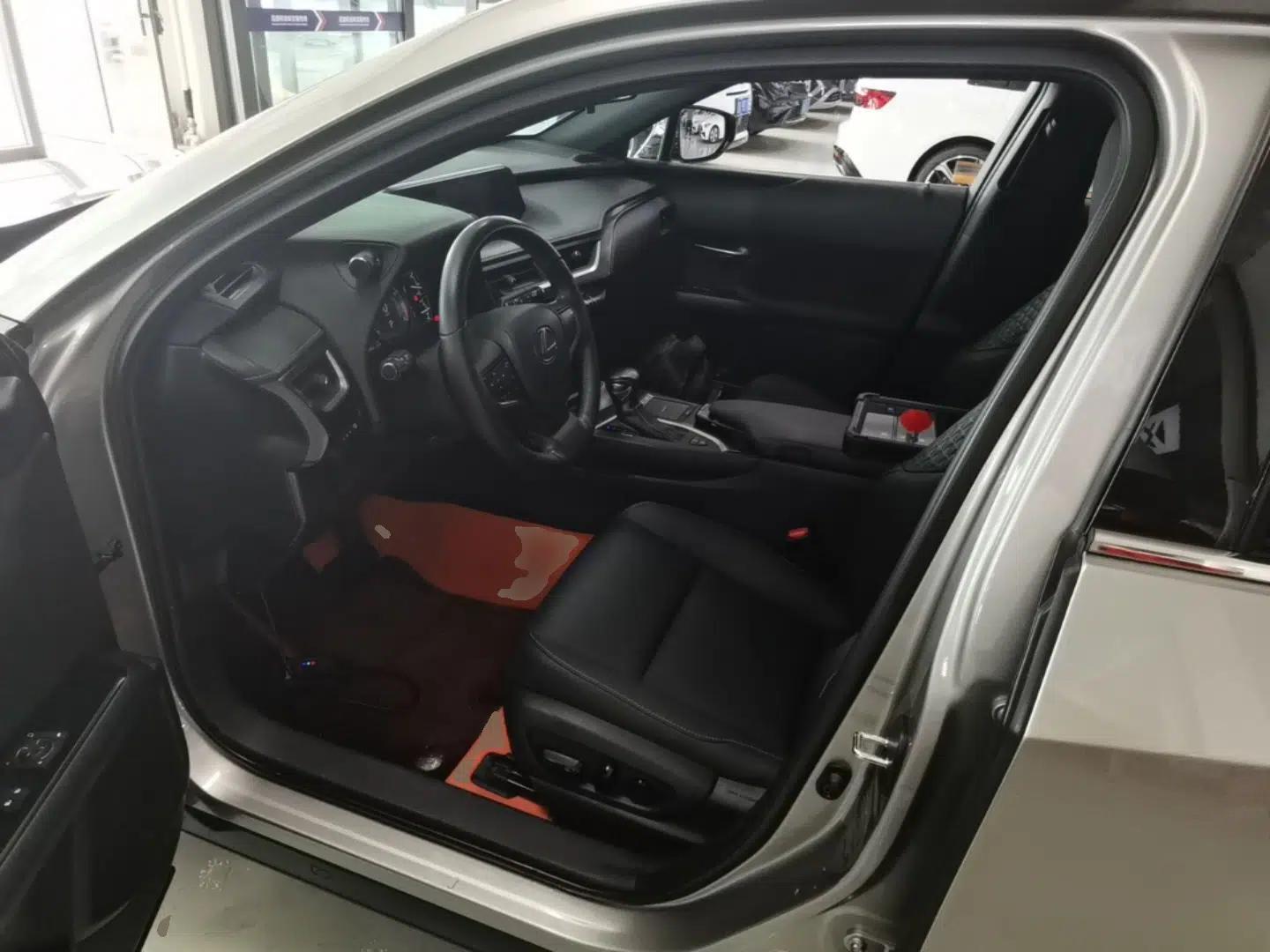 Lexus UX 2020 200 Special Edition — миниатюра 17
