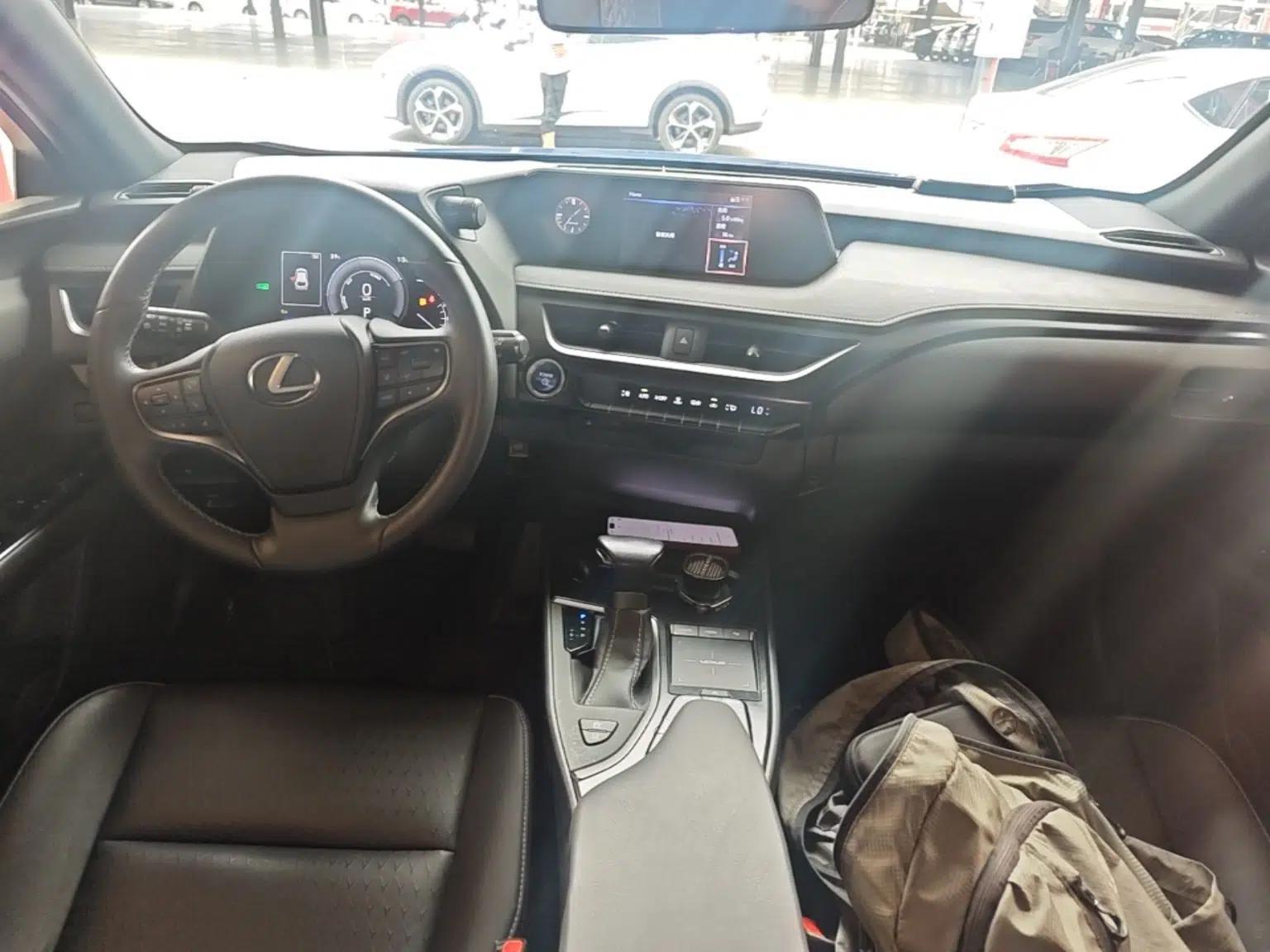 Lexus UX 2020 260h Explore & Adventure Edition — миниатюра 12