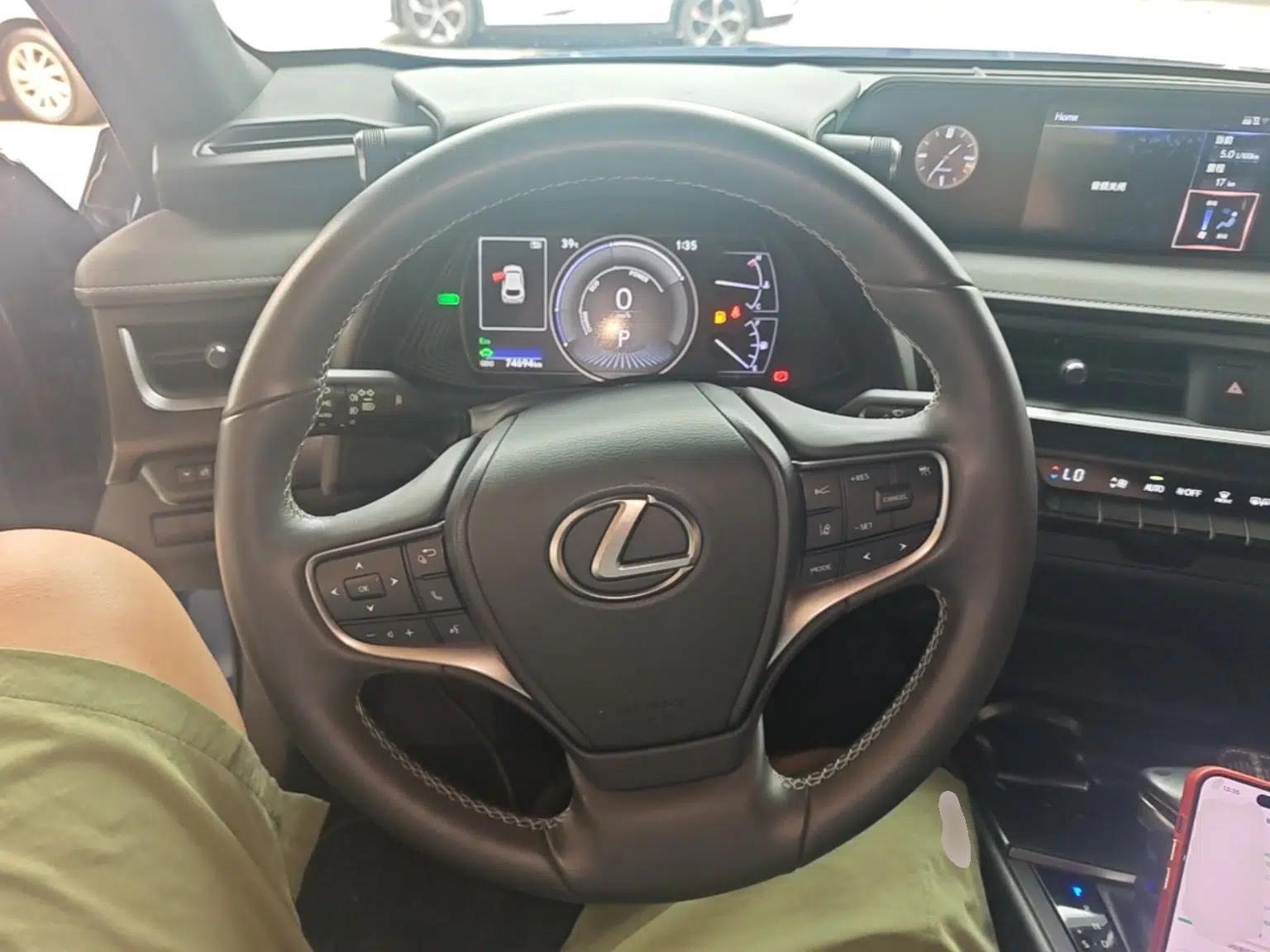 Lexus UX 2020 260h Explore & Adventure Edition — миниатюра 13