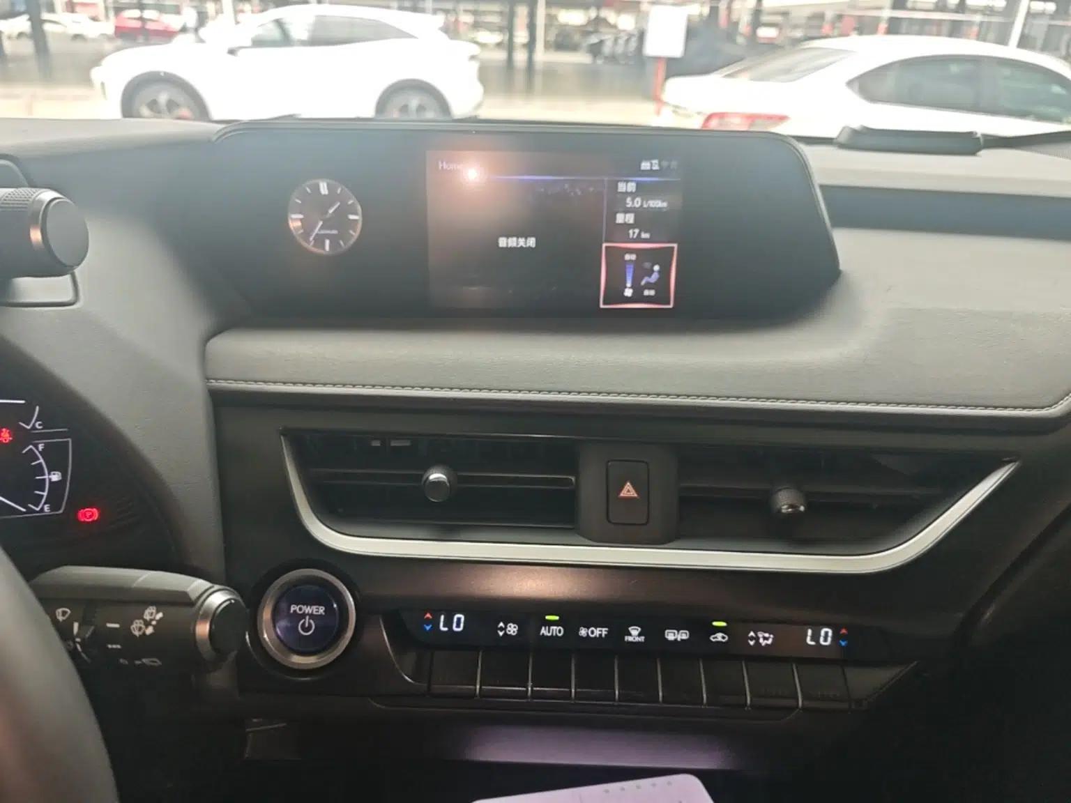 Lexus UX 2020 260h Explore & Adventure Edition — миниатюра 15