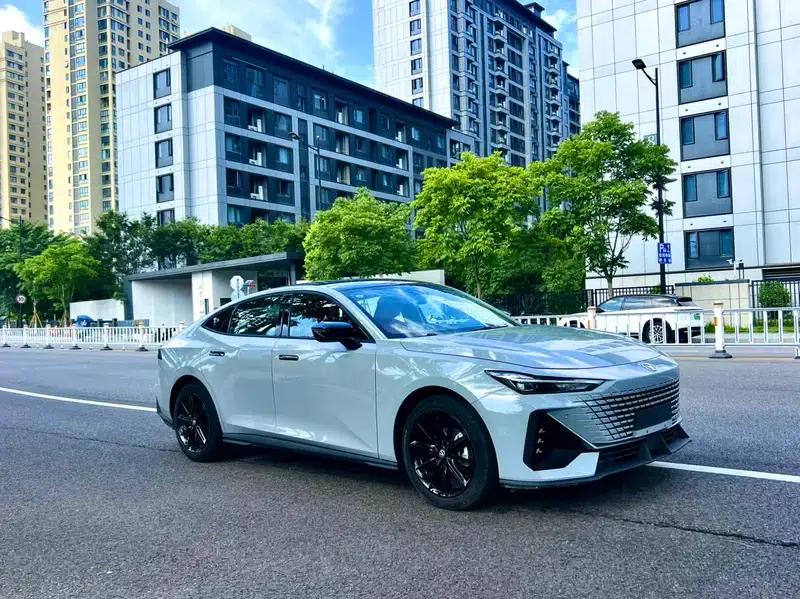 Changan UNI-V 2023 1.5T Premium Edition — миниатюра 3