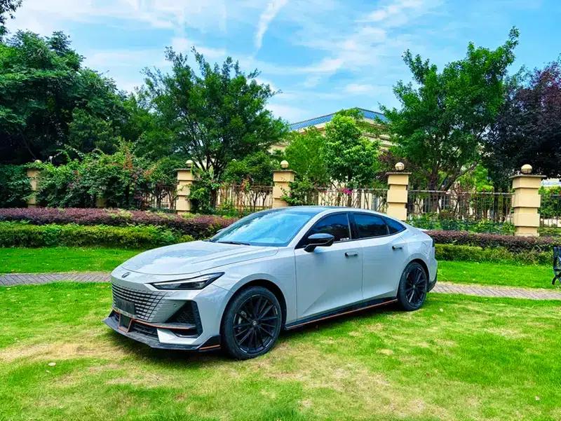 Changan UNI-V 2023 1.5T Sport Edition — миниатюра 1
