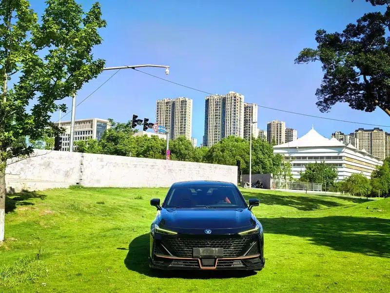 Changan UNI-V 2023 1.5T Sport Edition — миниатюра 2